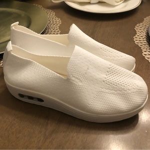 NEW Women’s Slip On Lightweight Tennis Shoes Sneakers